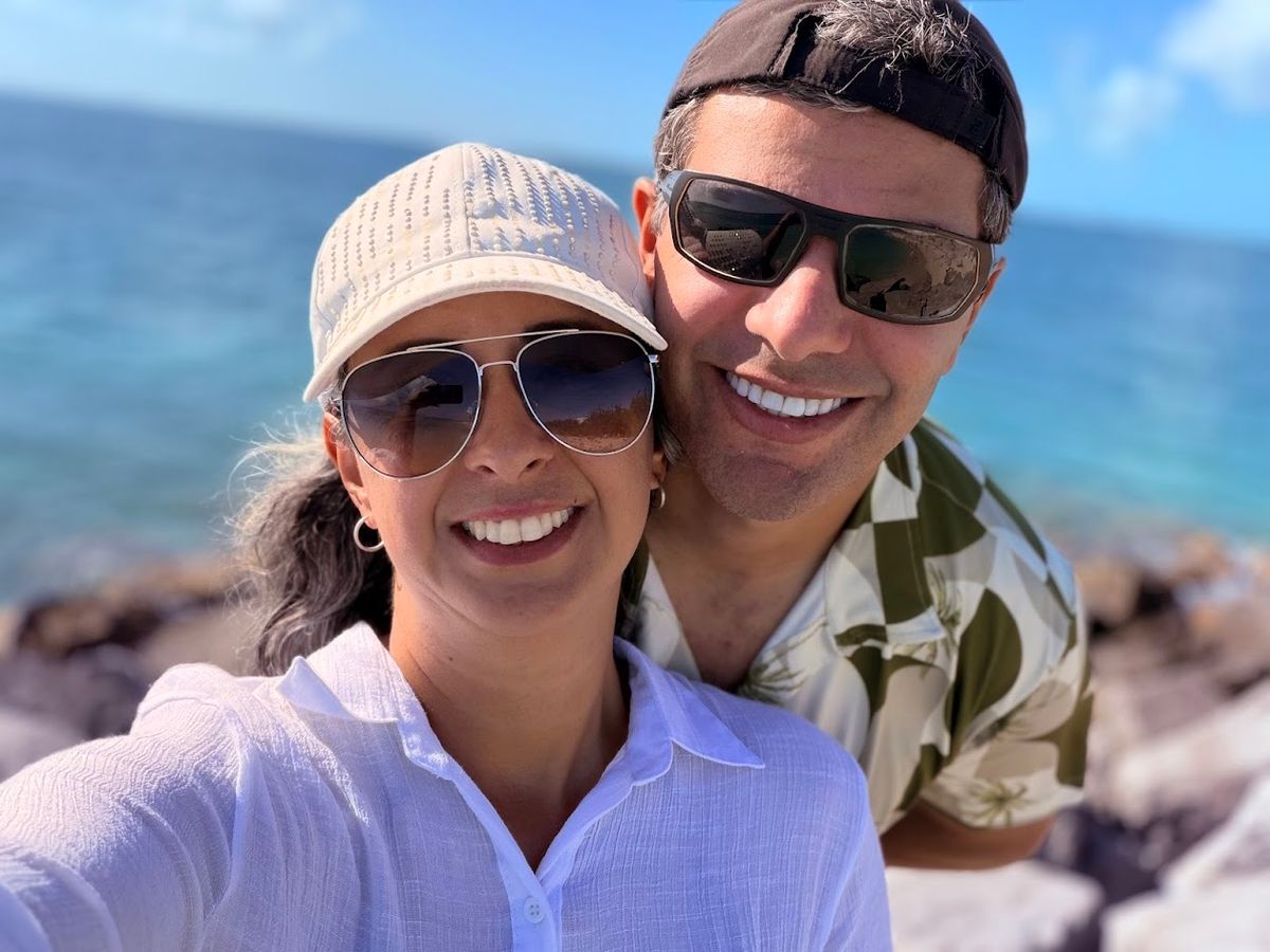 Kharol e Jefferson na praia em Punta Cana